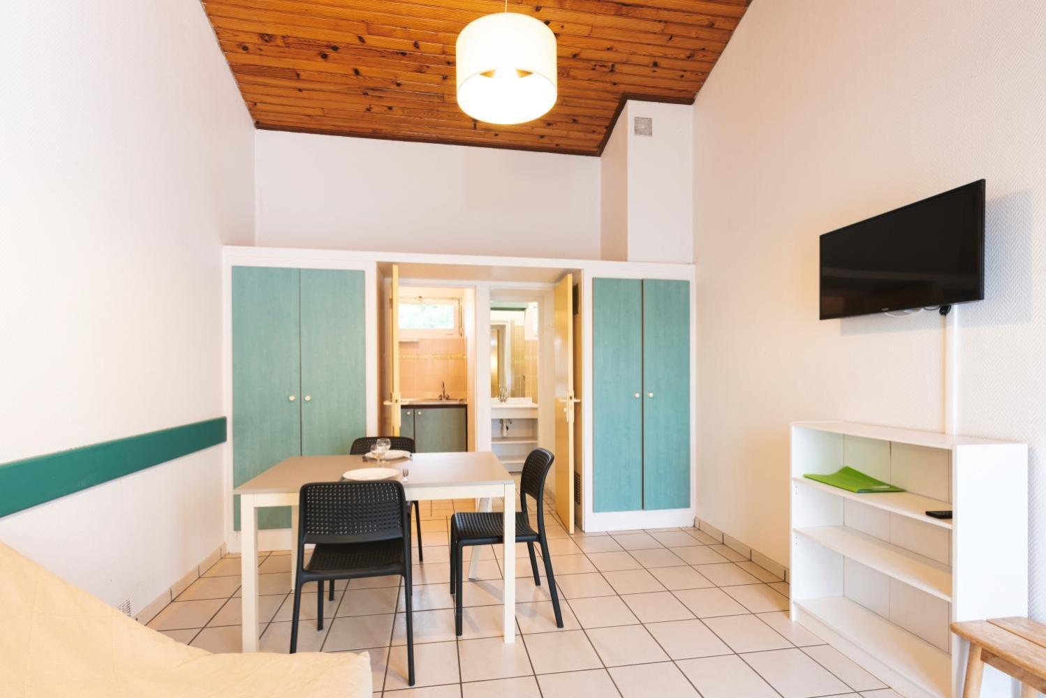 Aux Portes Des Monts D'aubrac Holiday park 3*